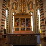 Hauptkapelle der Basilika San Zeno mit vergoldetem Holzaltar