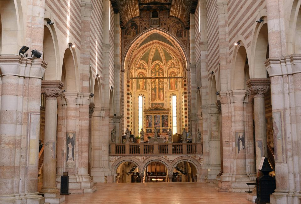 Foto degli interni della Basilica